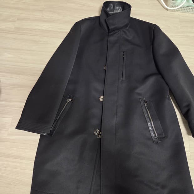 존바바토스 버진울 하이넥 코트