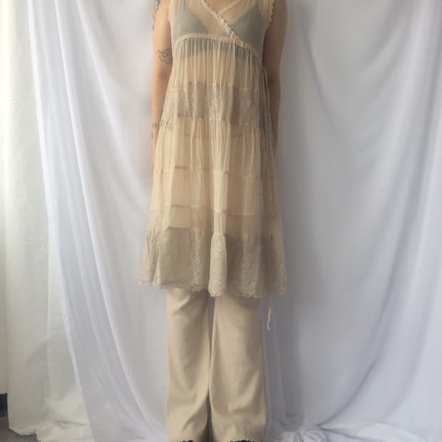 Lace layers point sleeveless onepiece