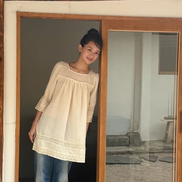 온무드 블라우스