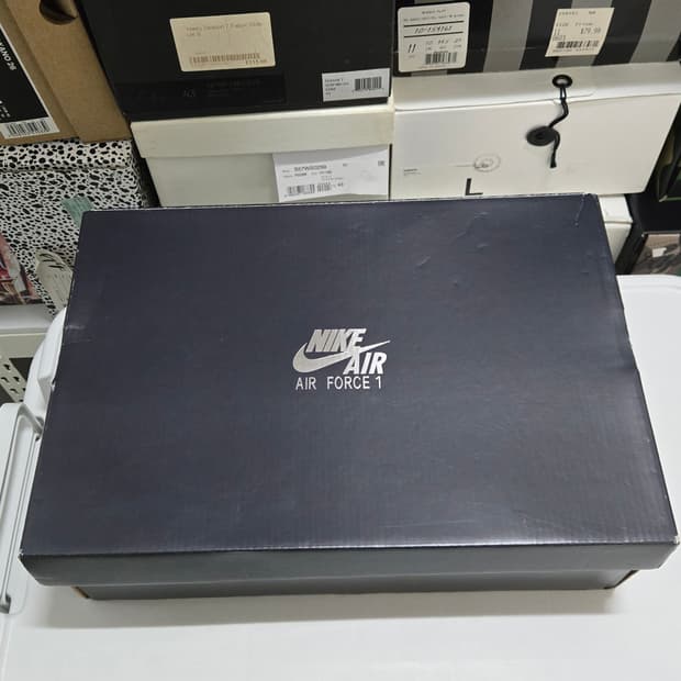 나이키 X 칼하트 에어포스 11사이즈(290)