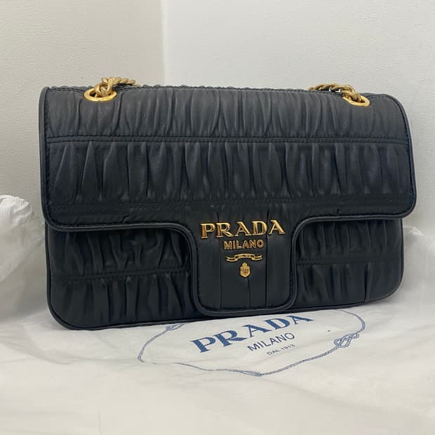 프라다 나파 고프레 플랩 체인 숄더백 1BD235