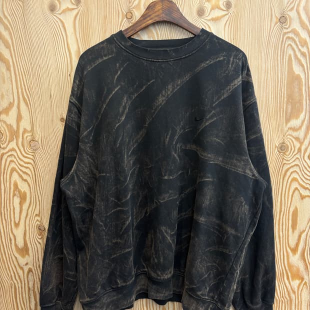 나이키 블리치 프린트 로고 맨투맨