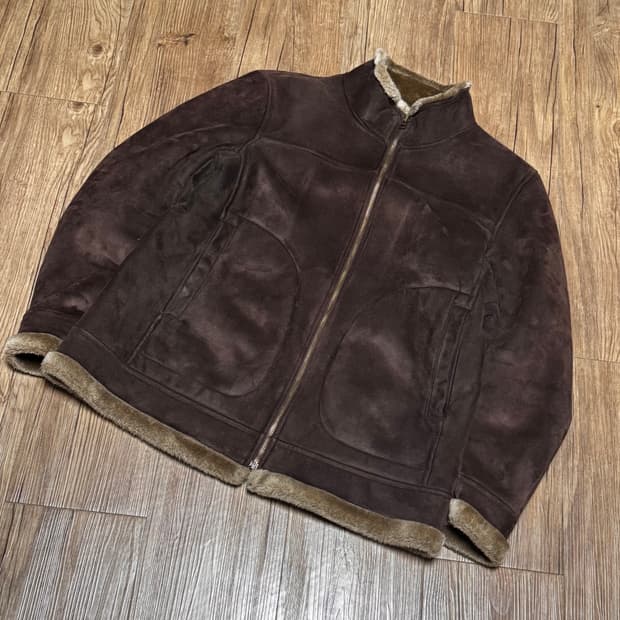 GU 브라운 스웨이드 무스탕 자켓