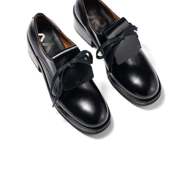 오픈와이와이 힐 tongue derby heels 블랙 240 구해요ㅠㅠ