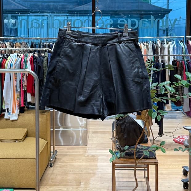 발렌시아가 블랙 레더 코튼 하프 팬츠 