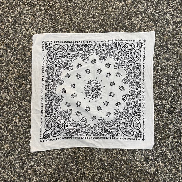빈티지 페이즐리 반다나  