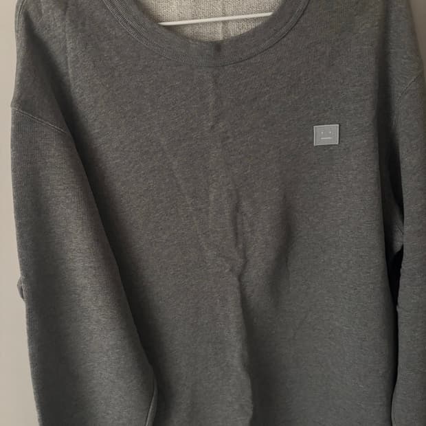 아크네스튜디오 맨투맨