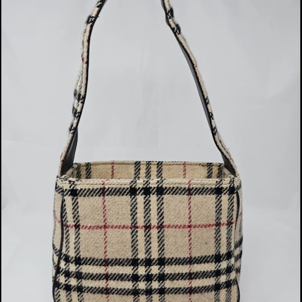 정품 버버리 체크 숄더백