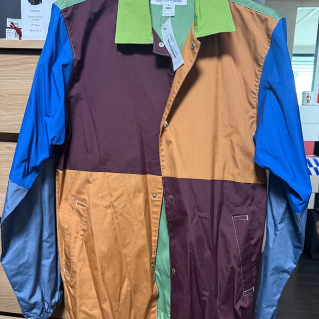 꼼대가르송 셔츠 라인의 코치 자켓