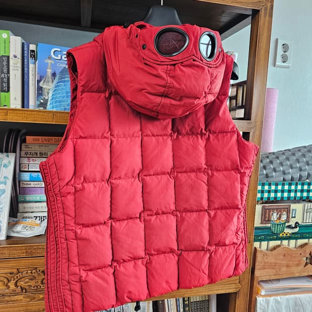 CP컴퍼니 패딩 조끼 100싸이즈 멋있는 부담없는 레드컬러  씨피