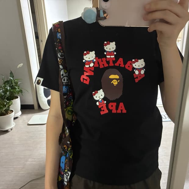 급처)베이프 헬로키티 콜라보 콜리지 티셔츠 반팔 산리오 bape 140