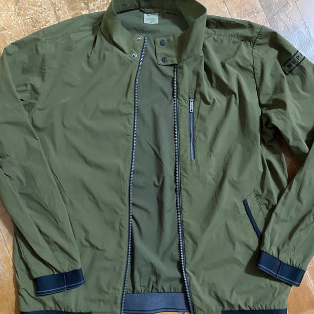 네파 남성 올리브그린 바람막이 105