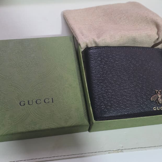 정품 구찌 25fw 꿀벌 로고 소가죽 반지갑 새제품