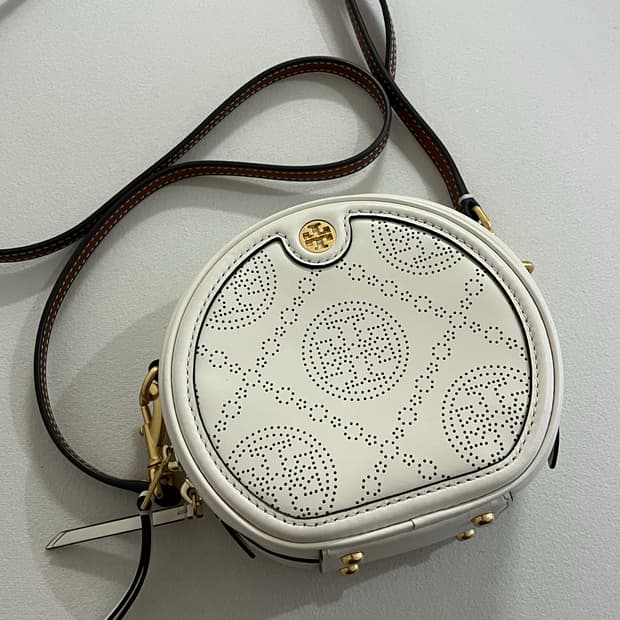 토리버치 아이보리 크로스백(실착용 2회)