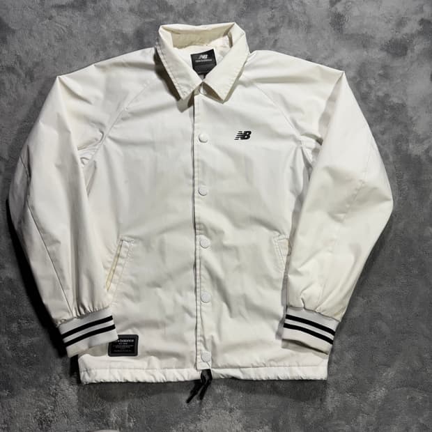 뉴발란스 후드 탈착 화이트 코치자켓 