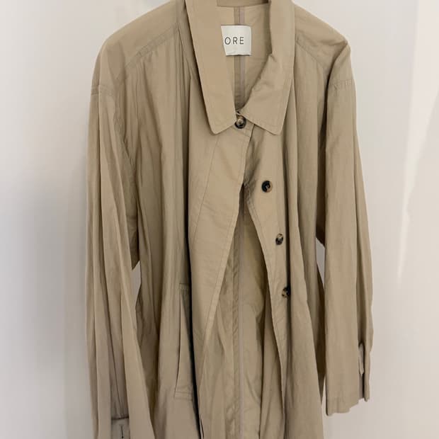 오어 트렌치 코트 
