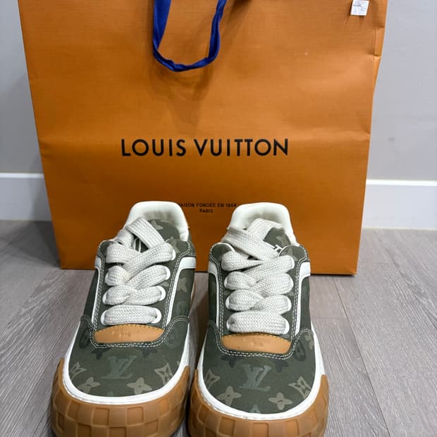 LV 스케이트 스니커즈