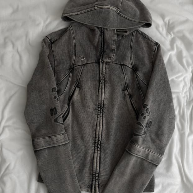 미스치프 컷 오프 후드 워시드