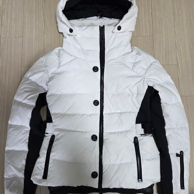 몽클레어 가이안 쇼트 다운 자켓