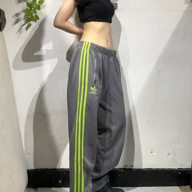 아디다스 그레이 그린 삼선 와이드 팬츠 