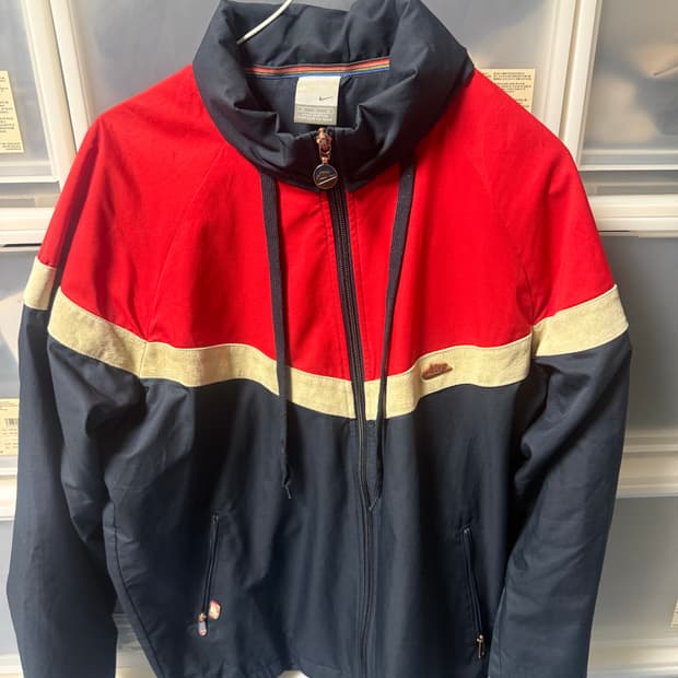 별이삼샵 나이키 바람막이 판매합니다