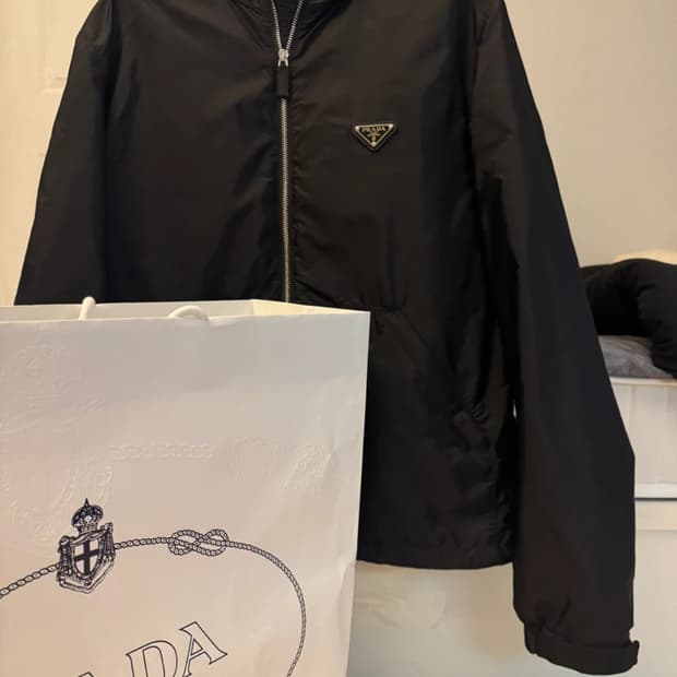 프라다 리나일론 바람막이