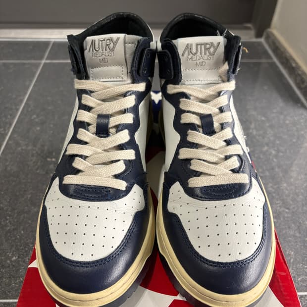 오트리 메달리스트 미드 남성용 네이비+화이트