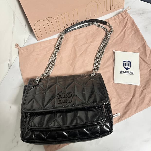 [A+ 정품] 미우미우 마테라쎄 체인 크로스백