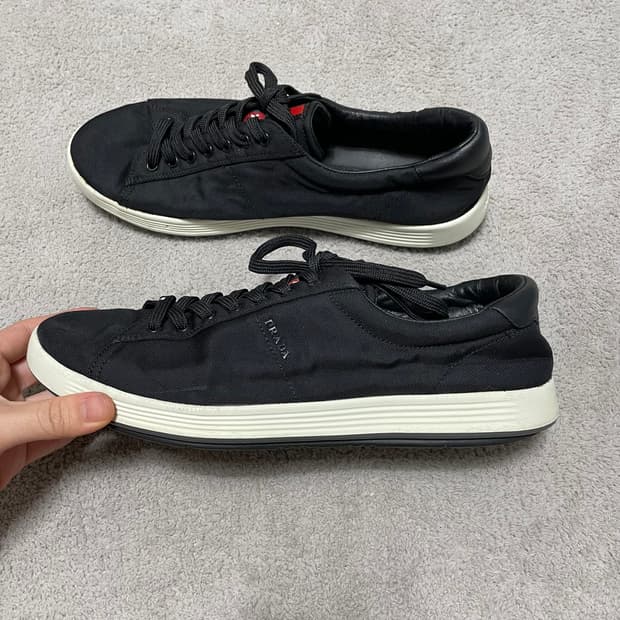 270) 프라다 스포츠 메탈 로고 스니커즈