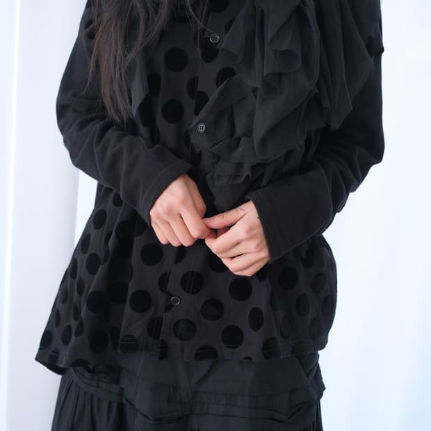 Frill velvet dot asymmetric button top