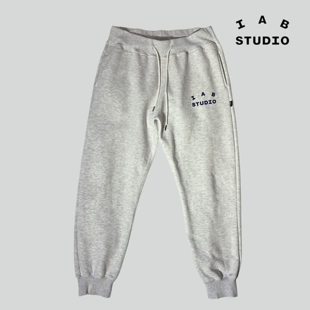 [L]아이앱 스튜디오 라이트그레이 스웻 조거 팬츠