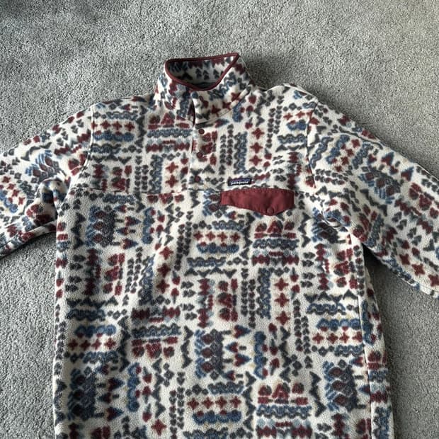 20s 파타고니아 신칠라 스냅-T 페더 댄스 패턴