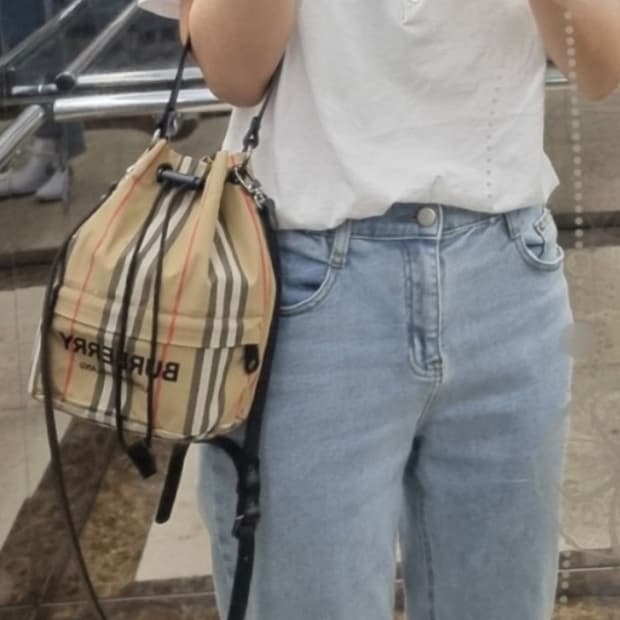 버버리 포이베 크로스백/버킷백 새상품급 정품(감정O)