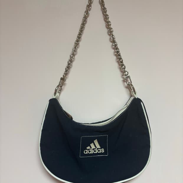 아디다스 업사이클링 호보백