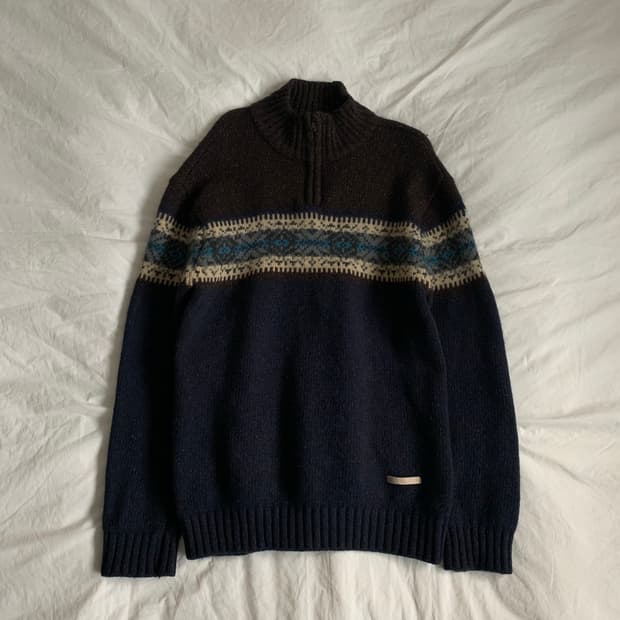 네이비 배색 울 니트