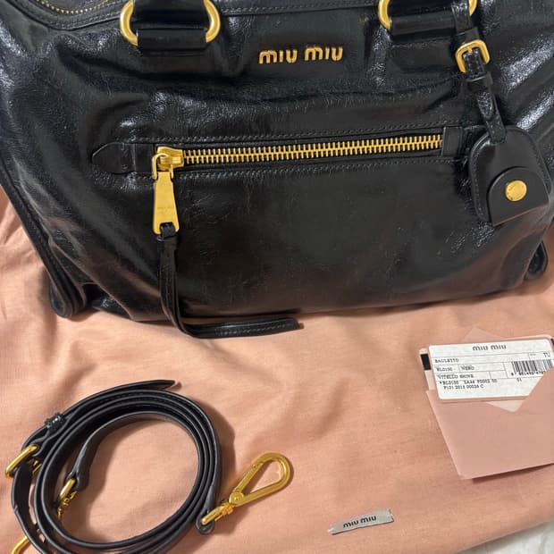 (정품) 미우미우 비텔로 샤인 호보백 블랙