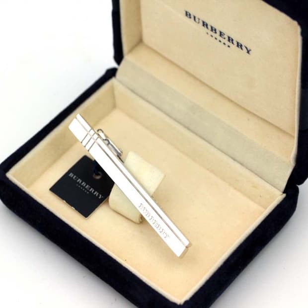 버버리 미사용 S등급 6.1cm 신형 유광 남자 명품 넥타이핀