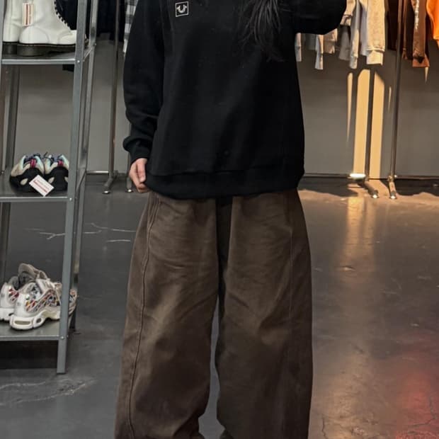 트루릴리젼 로고 블랙 맨투맨 A3395