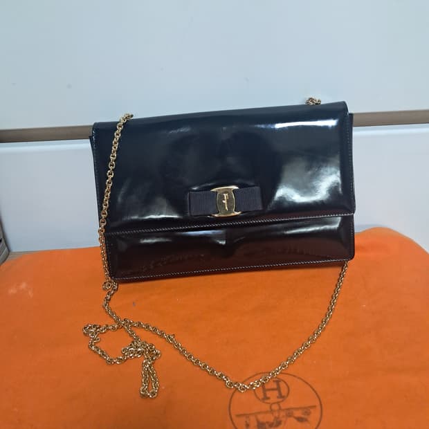정품 페라가모 지니백 블랙 체인 미니백 가방