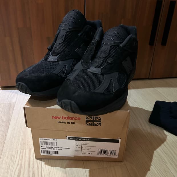 (새상품) 뉴발란스 991v2 트리플블랙 uk7(255)
