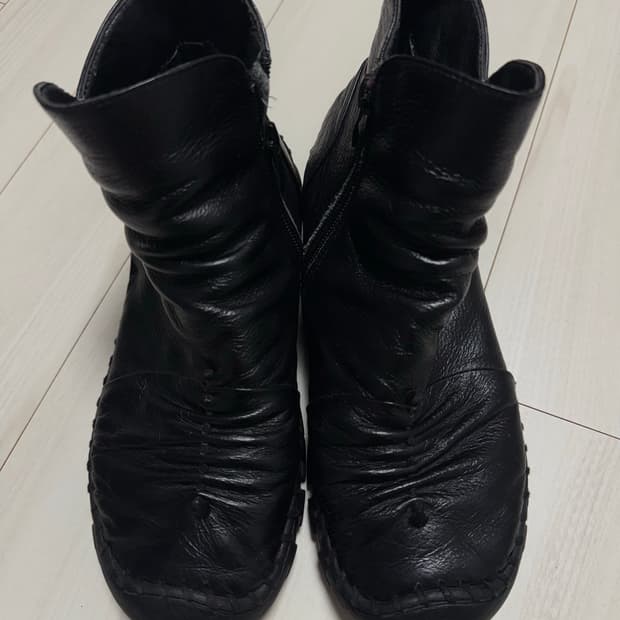 핀턱 디테일 램 레더부츠 240