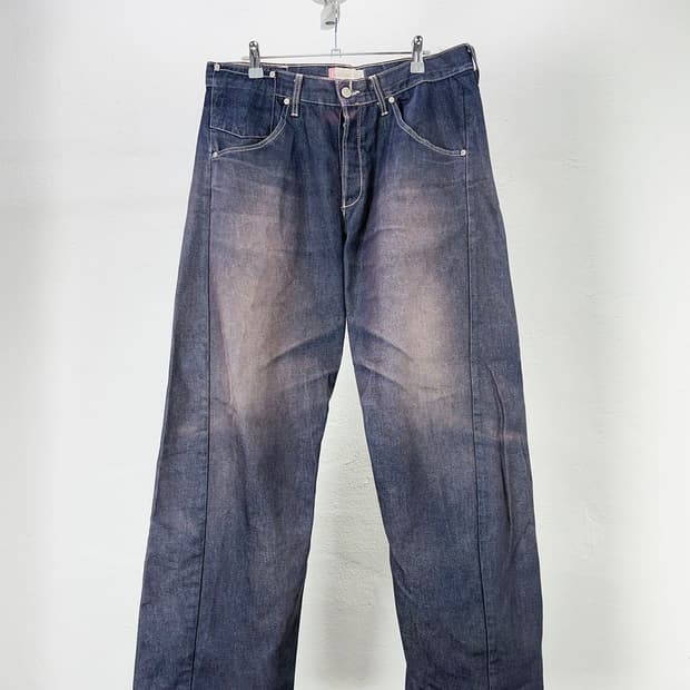 리바이스 엔지니어드 레드 페이드 버튼 플라이 루즈핏 데님 팬츠