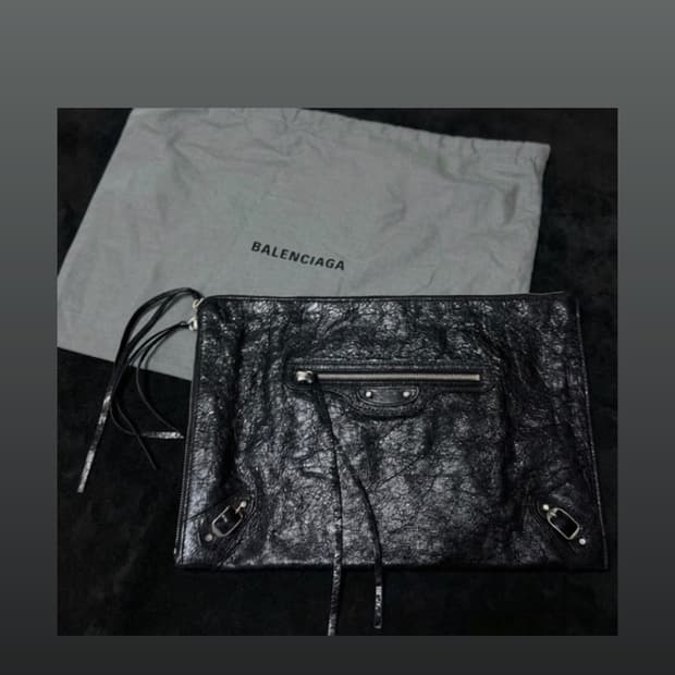 Balenciaga 모터백 클러치