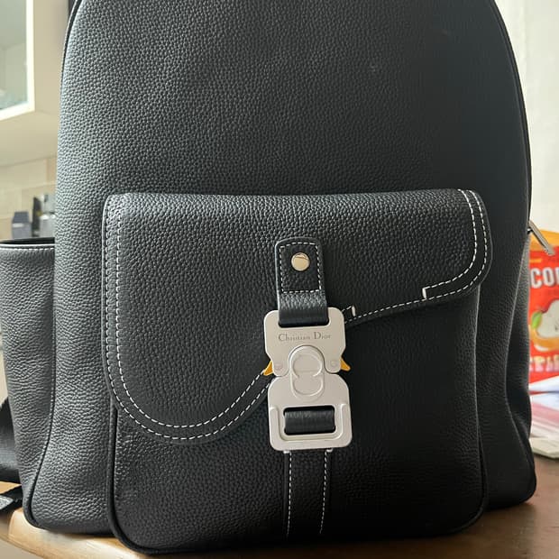 디올 saddle지퍼 백팩