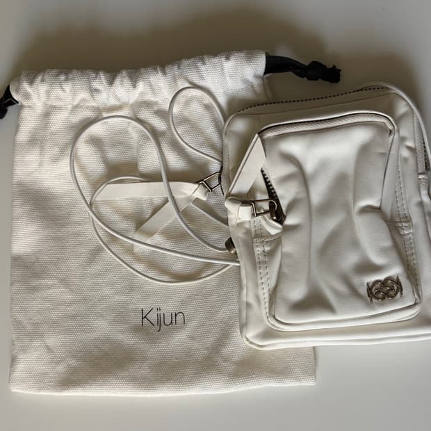 Kijun 기준 레더 미니백 화이트