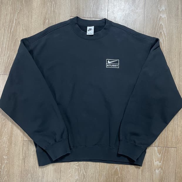 스투시 나이키 콜라보 맨투맨 블랙