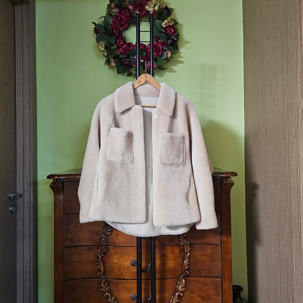 아떼바네사부르노 천연무스탕