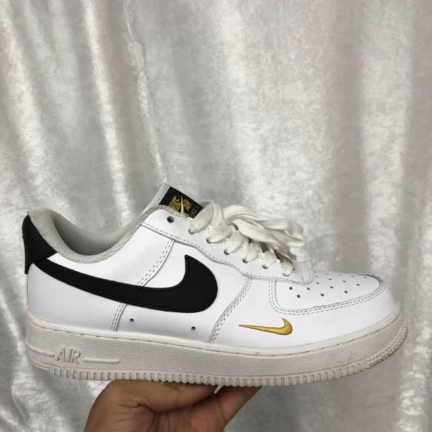 나이키 에어포스 1 07 에센셜 스니커즈 사이즈245 