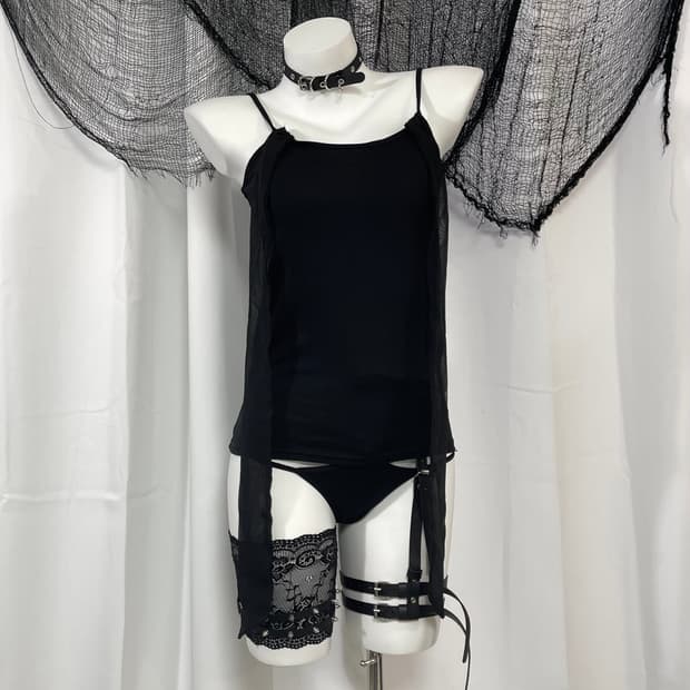 detail sleeveless