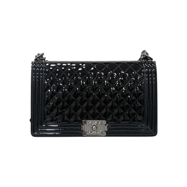 샤넬 보이백 라지 플랩백 CC 은장 페이던트 레더